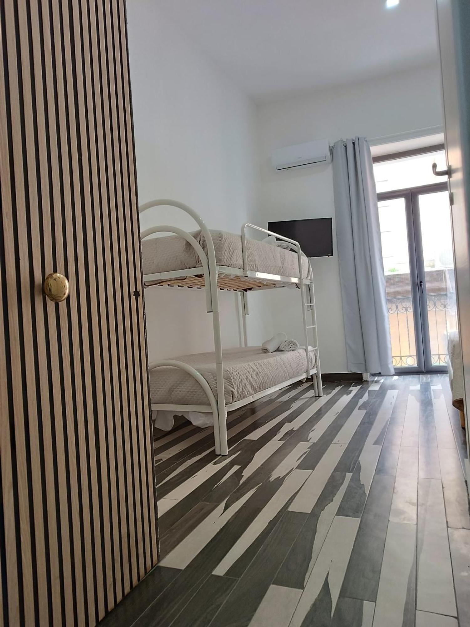 Room Rental Napels